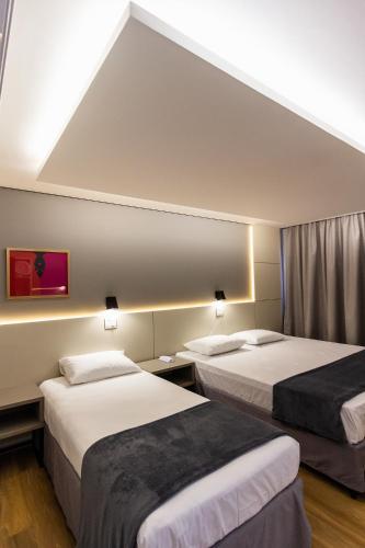 1 queen bed, 1 twin bed