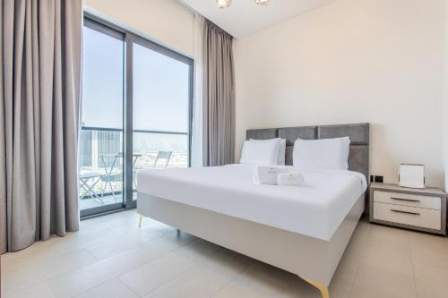 STAY BY LATINEM Luxury 1BR Holiday Home W1815 near Burj Khalifa