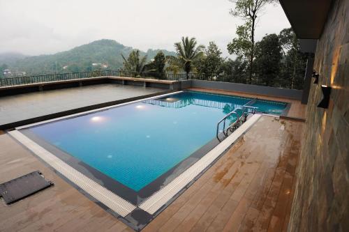 مسبح, Leaves Resort Vythiri Wayanad in Vythiri