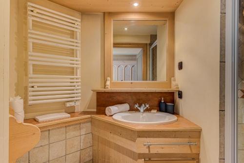 APARTMENT LONGVIEW - Central Chamonix - Sleeps 8 - image 14