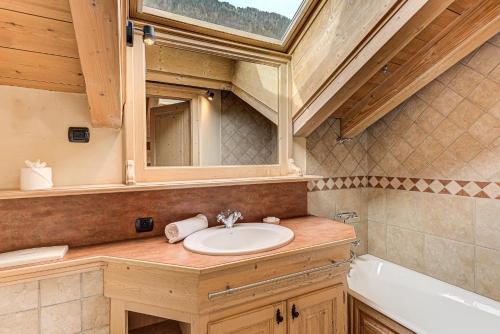 APARTMENT LONGVIEW - Central Chamonix - Sleeps 8 - image 5