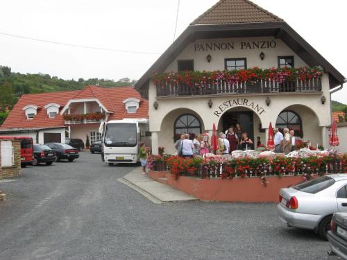  Pannon Panzió Restaurant, Pension in Pannonhalma bei Töltéstava