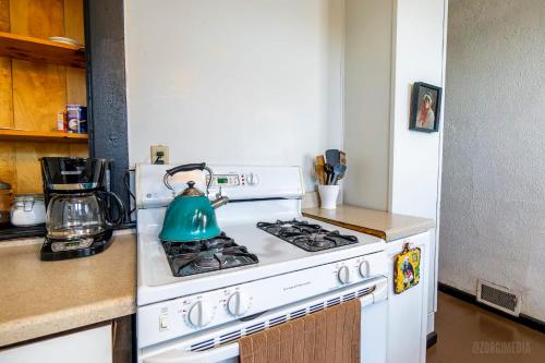 Parkside Paradise Elegant Victorian Home Just Steps from the Park in ويست هومستيد - بنسلفانيا