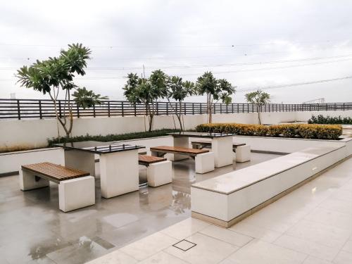 Facilities, Nasma Luxury Stays - Home-Style 2BR Apartment with a Balcony View near Star Restaurant