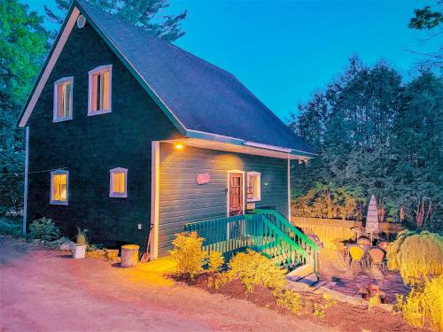 Chalet on the Lac Carré, La Coquette