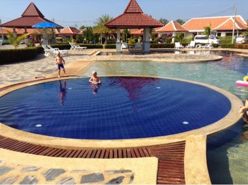 Sea Breeze House thumbnail 2