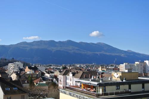 Studio avec vue lac au centre ville proche des Thermes