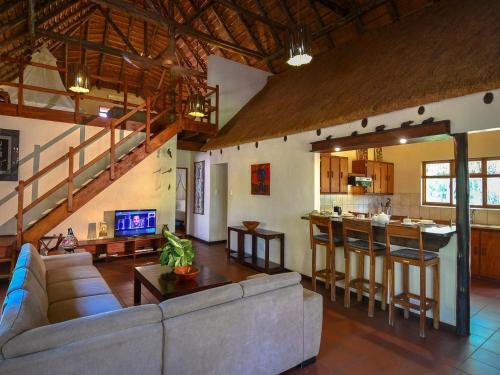 6-person bush villa at Kruger Park entrance Phalaborwa