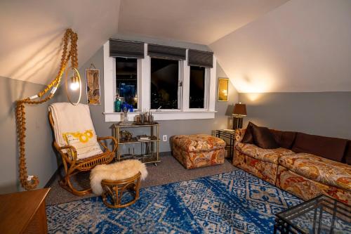 The Peak Mt Washington - Large 2bd Apt w A View in Pittsburgh, USA