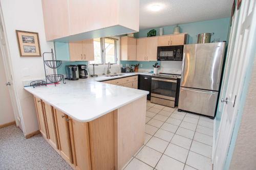 Oceanside, Hot Tub, Community Pools, Close to beach, Community Amenities, 733, Sandy Paws, Corolla (photo 7)