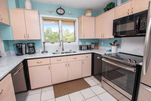 Oceanside, Hot Tub, Community Pools, Close to beach, Community Amenities, 733, Sandy Paws, Corolla (photo 8)