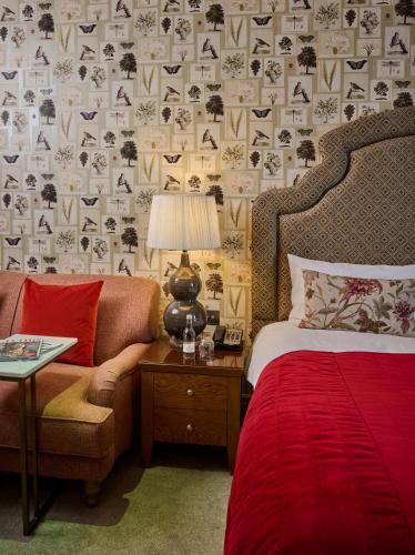  Deluxe Room image 4