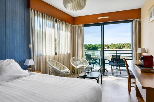 Junior Suite with Lake View