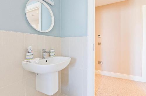 Modern Homestay Rooms 15 MINUTES to Dublin Airport - image 12