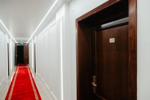 Hotel Capitol - image 8