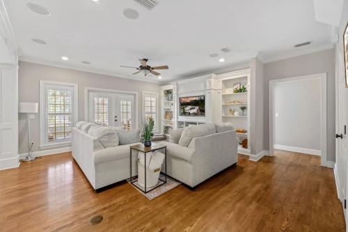 Létesítmények, Serene Smart Home, Big Backyard, Family and Friends in Killearn Estates
