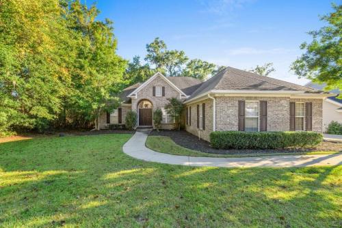 A szálláshely kívülről, Serene Smart Home, Big Backyard, Family and Friends in Killearn Estates