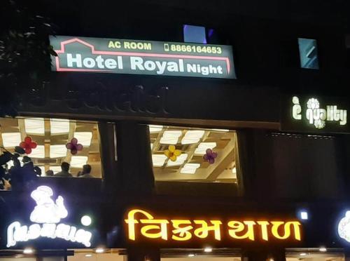 hotel royal night