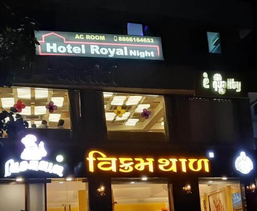 hotel royal night