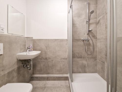 Tolstov Apartments - City Apartment with 3 Rooms - 15 Min Messe DUS & 10 Min Old Town DUS, Düsseldorf (photo 9)