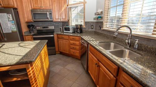 Oceanside, Hot Tub, Close to Beach, Sunroom, CP7, Shoulda Been Here Yesterday, Королла (фото 6)