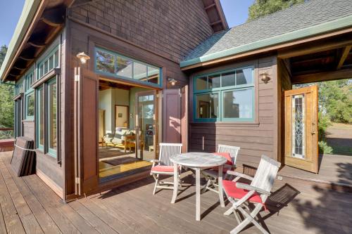 Romantic Ridgetop Escape with Hot Tub Near Mendocino - main image