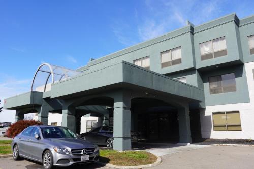 Quality Inn & Suites - image 14