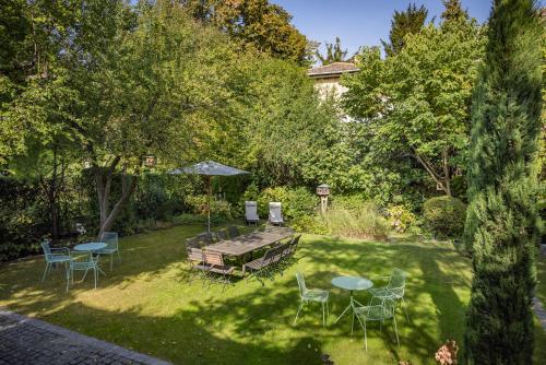 Bagatelle Gardenhouse - image 13
