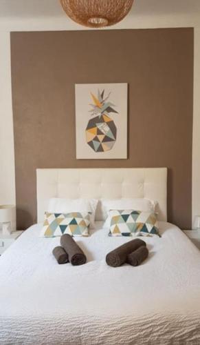 One-Bedroom Apartment image 6
