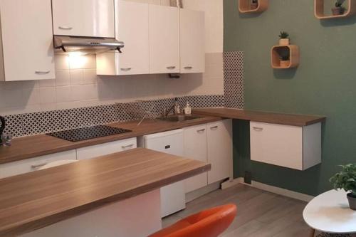 One-Bedroom Apartment image 5