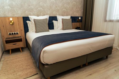 Superior Double Room image 7