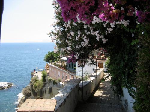 Napoli sospesi tra cielo e mare