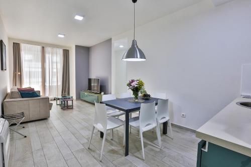 Apartment with Sea View image 3