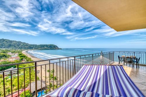 Faciliteiten, SecretJaco - Luxury Beach Front Penthouse with Pool & Jacuzzi in Jaco