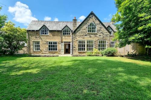 Spacious stone cottage w/ extensive private garden