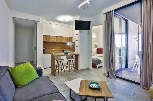 Apartment with Sea View image 5