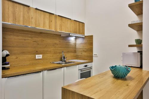 Apartment with Sea View image 7
