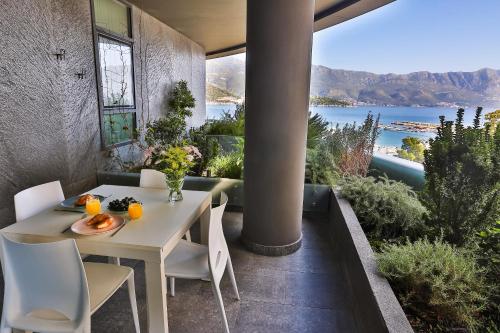 Apartment with Sea View image 4