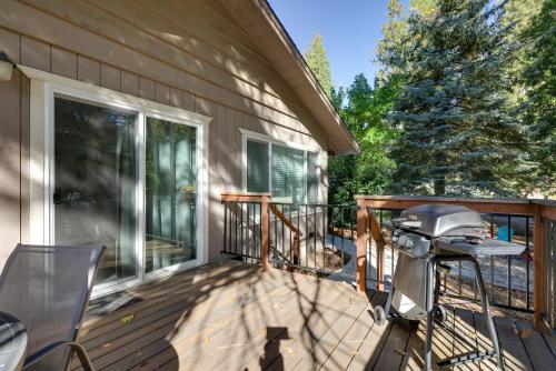 Cabin with Deck Located in The Sherwood Forest! in Twain Harte (CA)