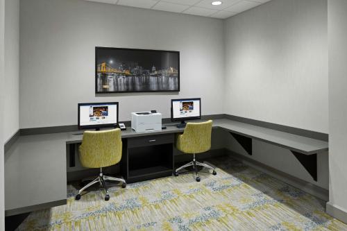 Hampton Inn & Suites by Hilton Cranberry Pittsburgh - 비즈니스 센터