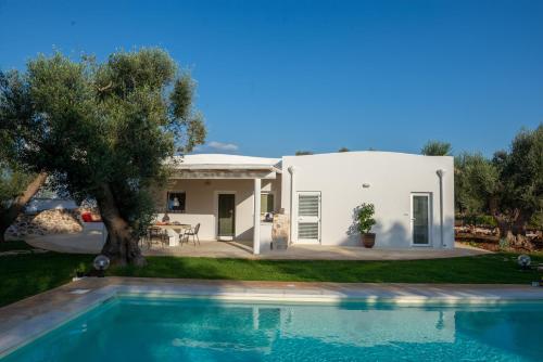 trullo la specchia private pool and satellite wifi