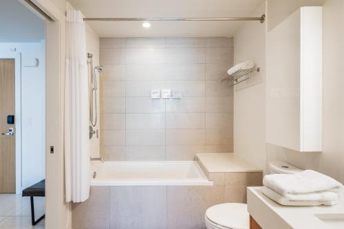 One Bedroom Suite  image 4