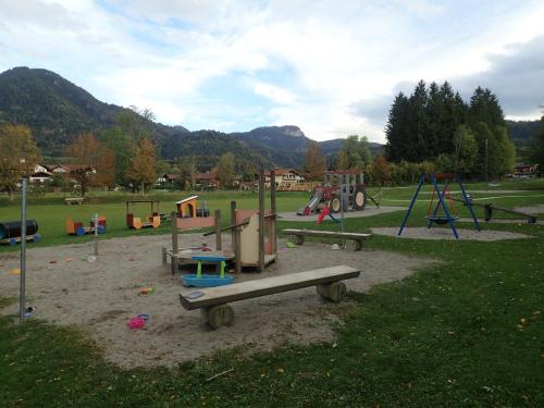 Chiemgauferienwohnungen - Wanderlust und Alpenrose