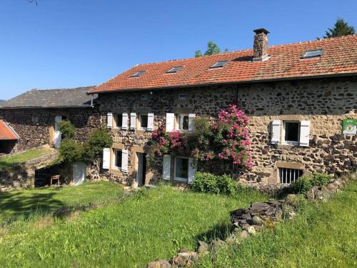La maison aux volets blancs gîte à louer Marnhac