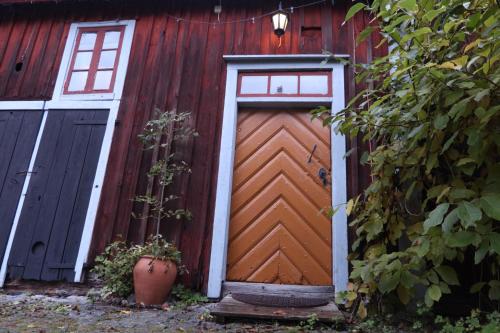 Remarkable Harbour View Cabin.