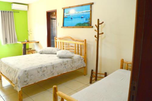 1 double bed, 2 twin beds