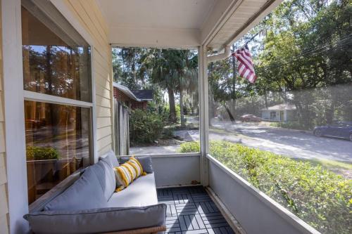Your UF Getaway: 1 Block from Campus - 4 BD Haven in Gainesville, USA