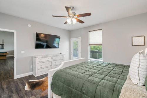 Lake Front Home, only 18 miles to Pigeon Forge! in Sevierville, USA