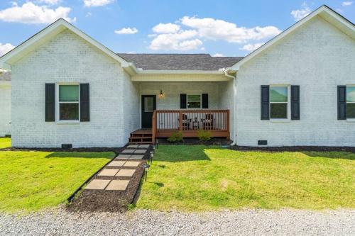 Lake Front Home, only 18 miles to Pigeon Forge! Lake Front Home, only 18 miles to Pigeon Forge!