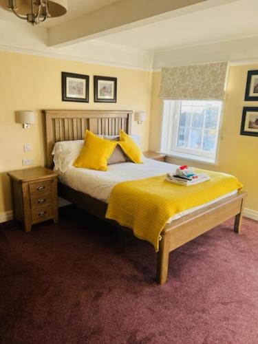 Crown & Cushion Hotel - image 10